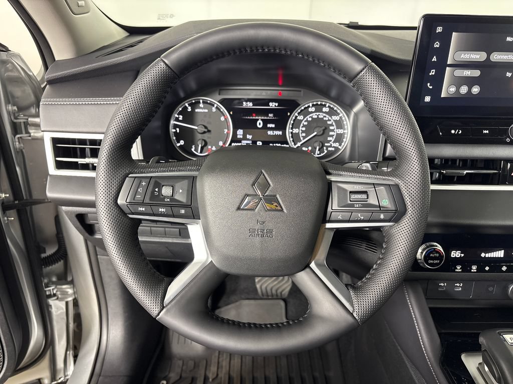 Used 2026 Mitsubishi Outlander SE FWD image 16