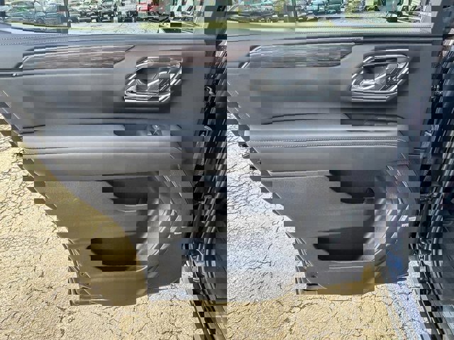 Used 2024 Chevrolet Tahoe Z71 w/ Z71 Off-Road Package image 31