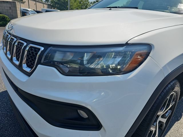 Used 2024 Jeep Compass Latitude AWD/4WD image 32