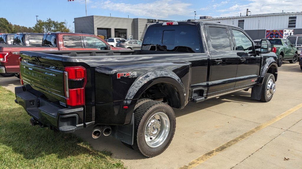 Certified 2025 Ford F450 Platinum w/ FX4 Off-Road Package AWD/4WD image 3