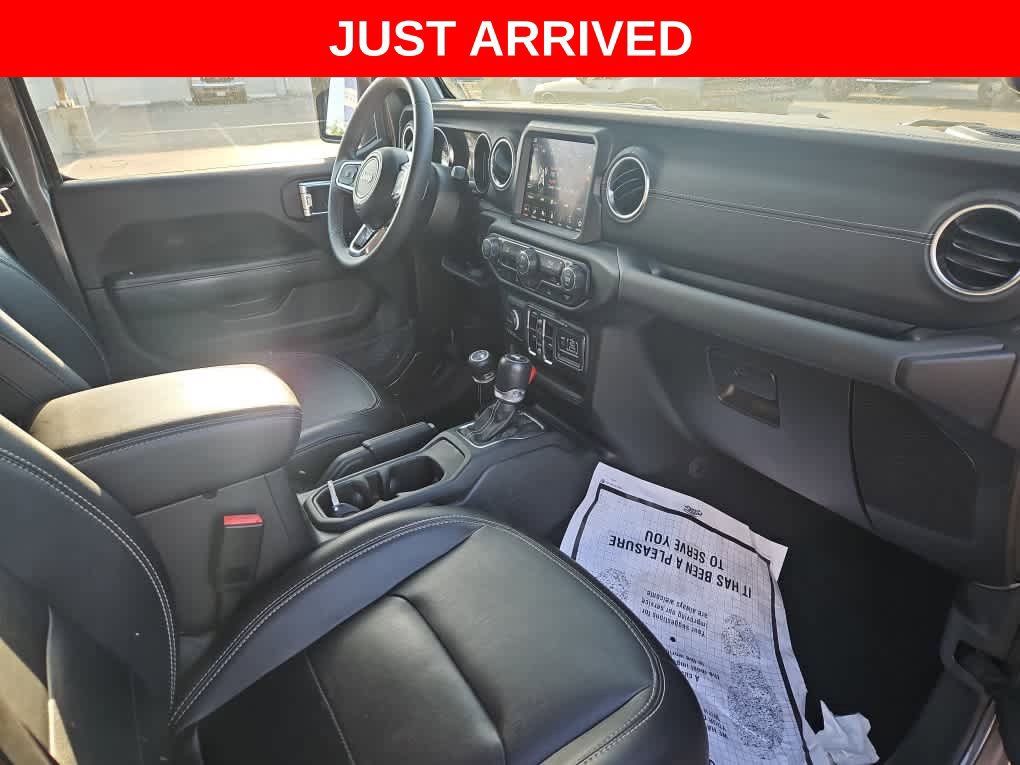 Used 2023 Jeep Wrangler Unlimited Sahara AWD/4WD image 13
