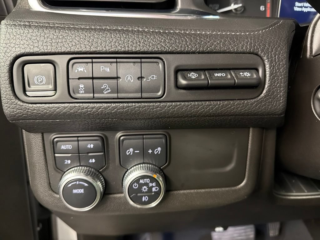 Used 2021 GMC Yukon Denali w/ Denali Premium Package AWD/4WD image 22