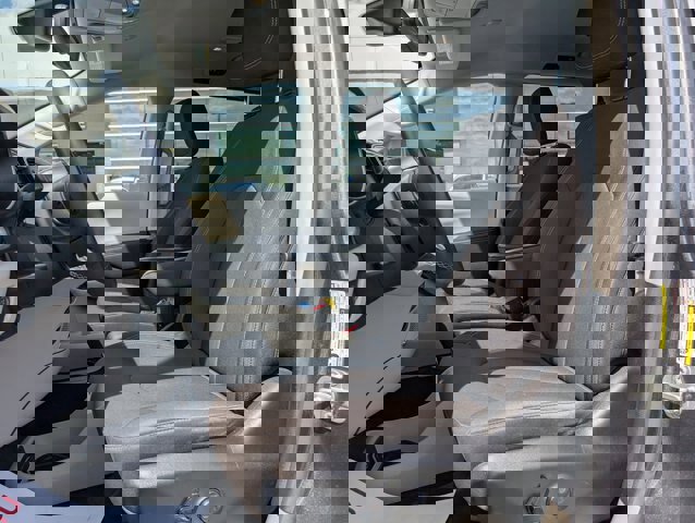 Used 2023 Chrysler Voyager LX image 10