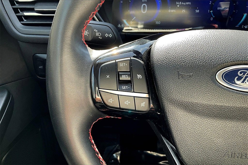 Certified 2022 Ford Escape SEL w/ SEL Stealth AWD Package image 17