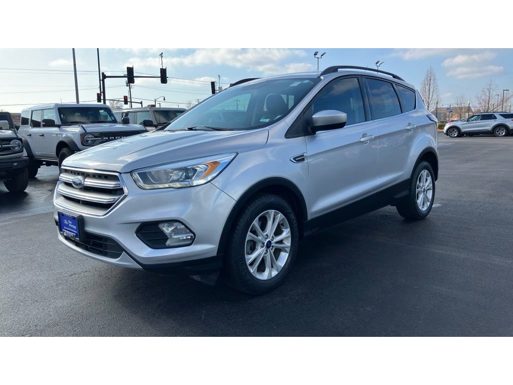 Certified 2017 Ford Escape SE w/ Equipment Group 201A image 3