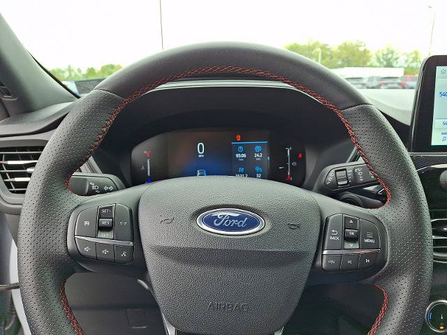 Certified 2025 Ford Escape ST-Line Select AWD/4WD image 18