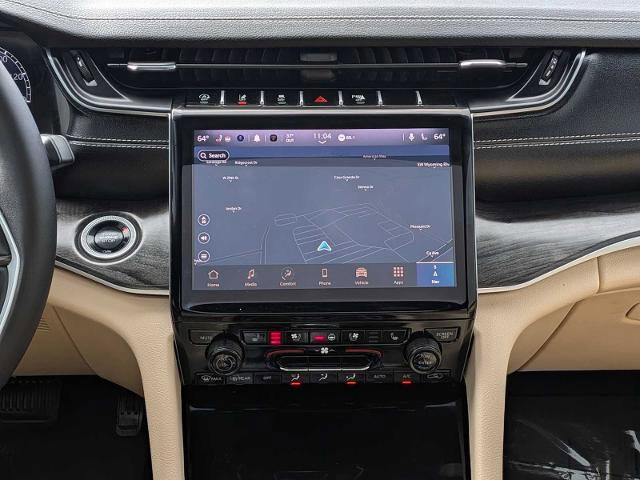 Used 2025 Jeep Grand Cherokee Limited w/ Luxury Tech Group II image 28