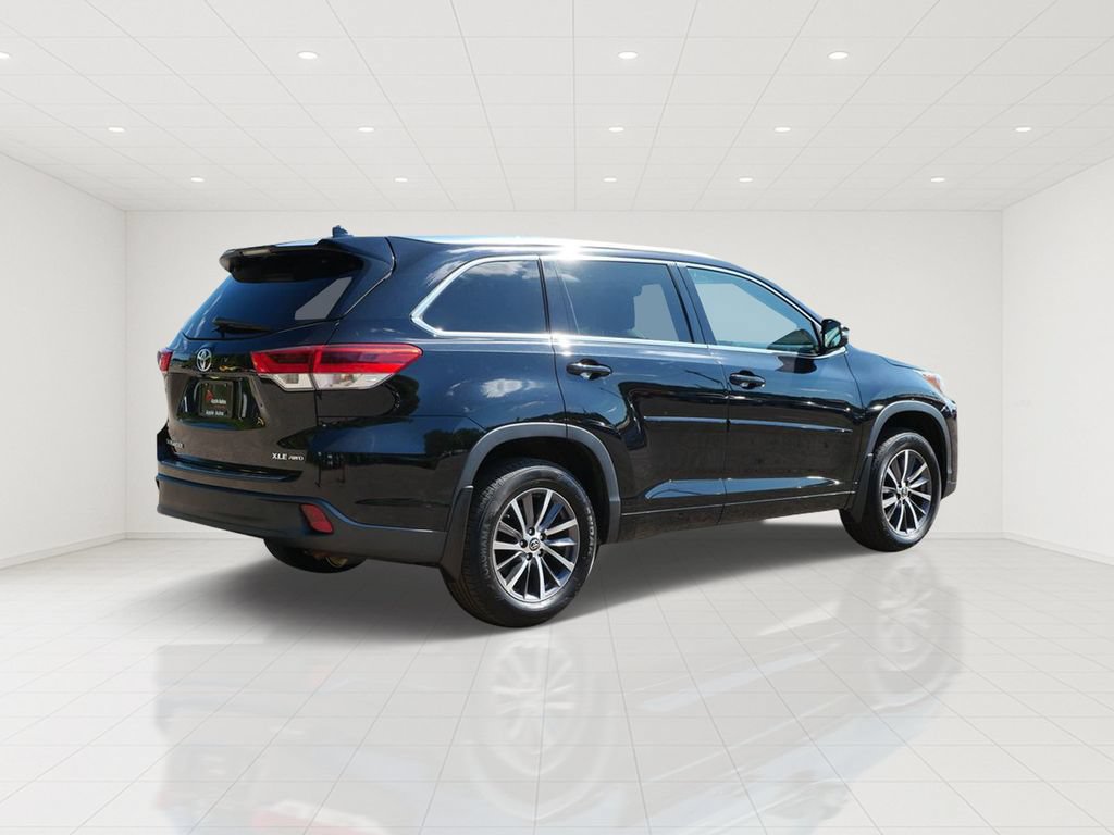 Used 2018 Toyota Highlander XLE AWD/4WD image 6