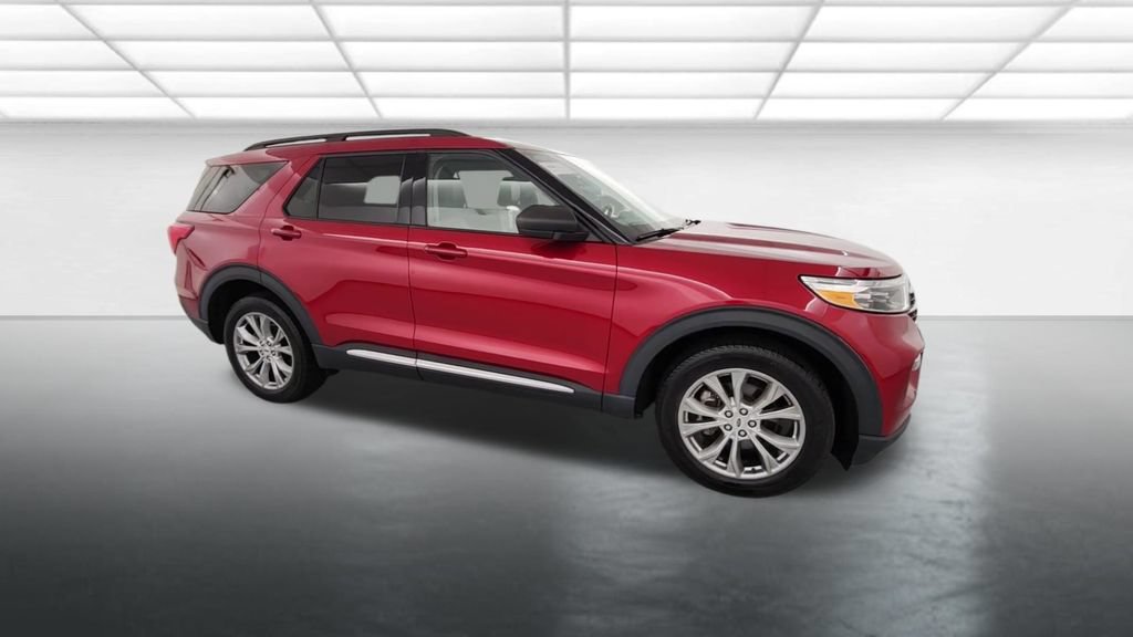 Certified 2023 Ford Explorer XLT w/ Equipment Group 202A AWD/4WD image 10