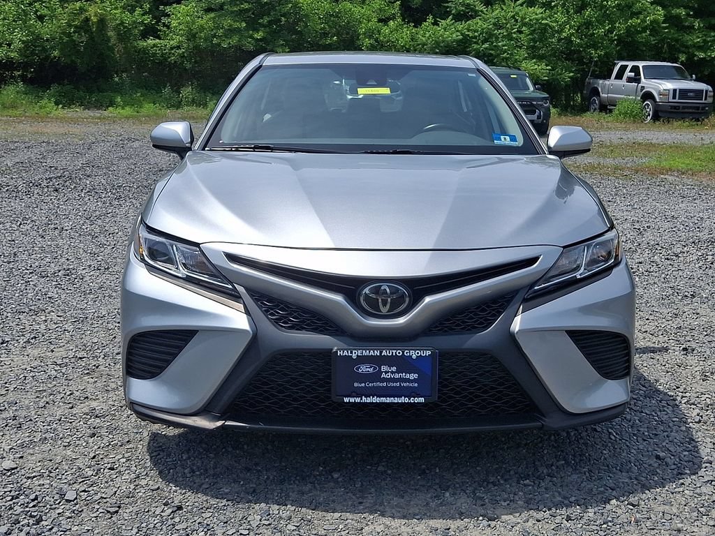 Used 2020 Toyota Camry SE FWD image 2