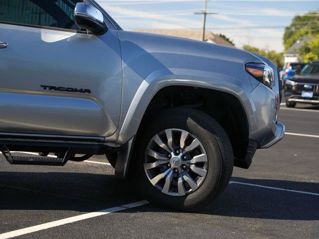 Used 2023 Toyota Tacoma Limited AWD/4WD image 9