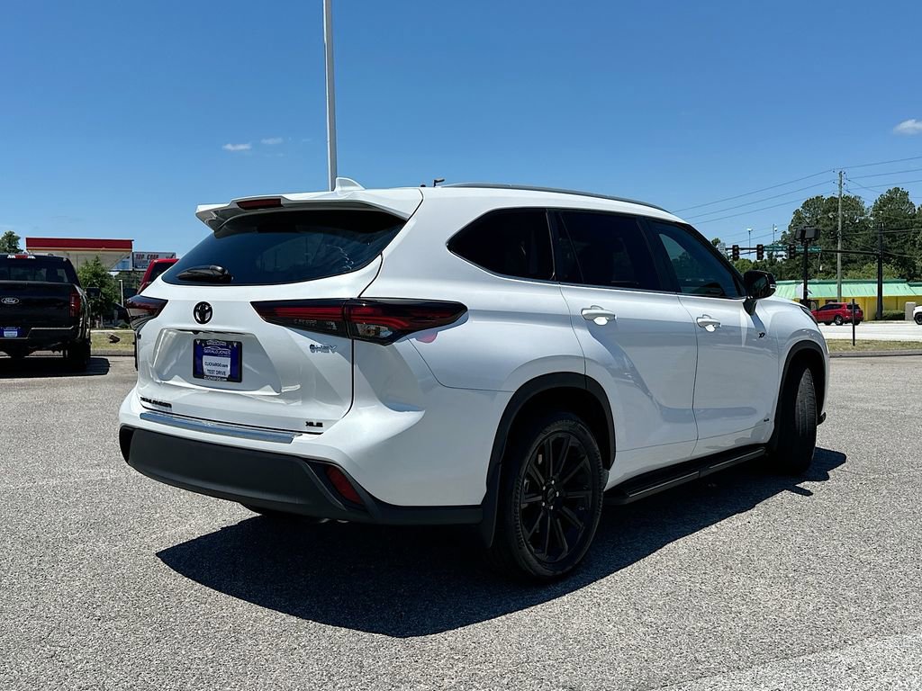 Used 2025 Toyota Highlander XLE AWD/4WD image 7