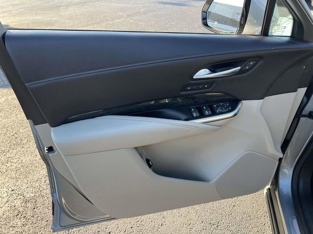 Used 2023 Cadillac XT4 Premium Luxury image 12