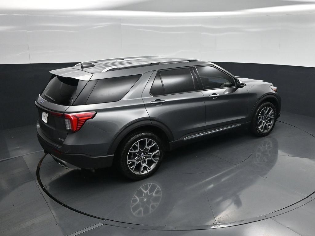 Certified 2025 Ford Explorer Platinum w/ Ultimate Package AWD/4WD image 40