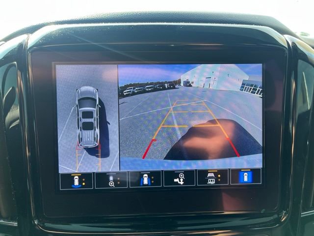 Used 2022 Chevrolet Traverse RS FWD image 14