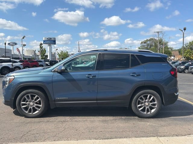 Used 2024 GMC Terrain SLT AWD/4WD image 4