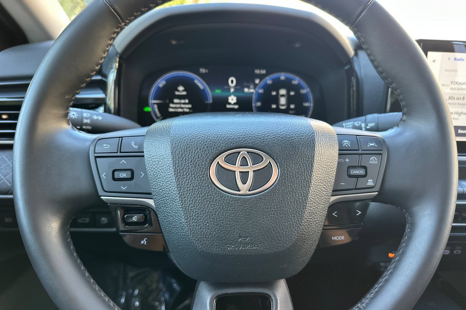 Used 2025 Toyota Camry XLE AWD/4WD image 34