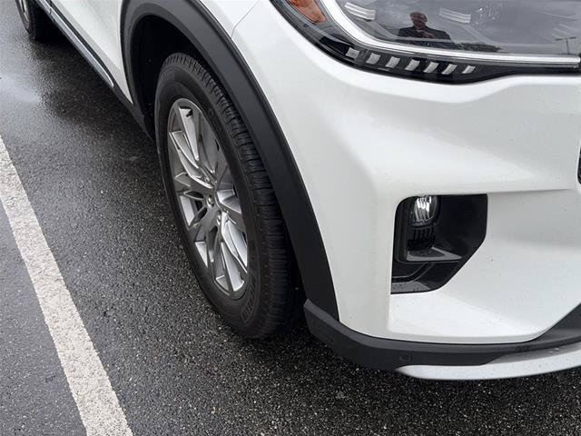 Certified 2025 Ford Explorer Platinum AWD/4WD image 2