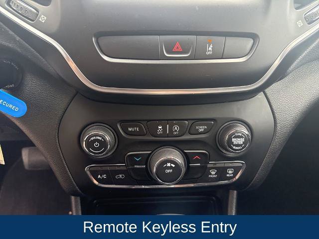 Used 2021 Jeep Cherokee Latitude FWD image 18