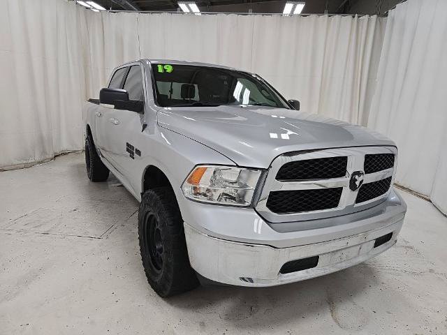 Used 2019 RAM 1500 Classic SLT w/ Luxury Group AWD/4WD image 11