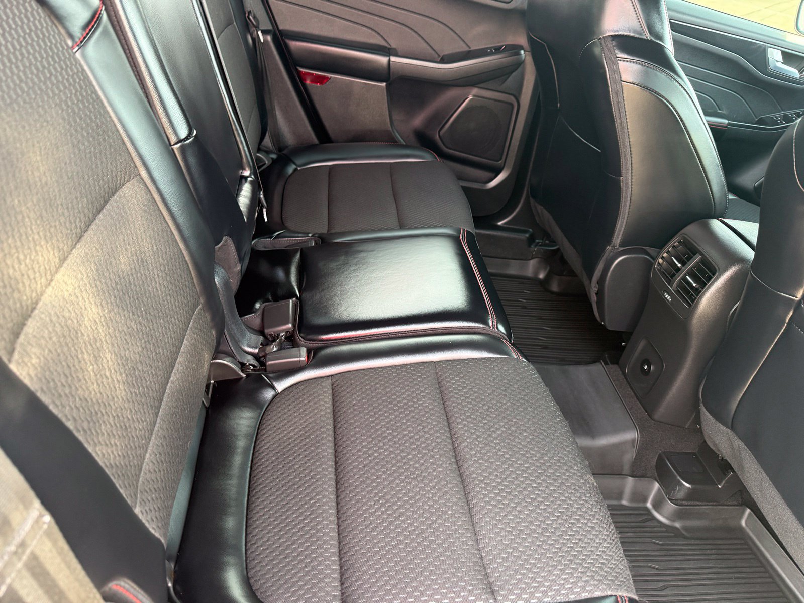 Certified 2025 Ford Escape ST-Line FWD image 16