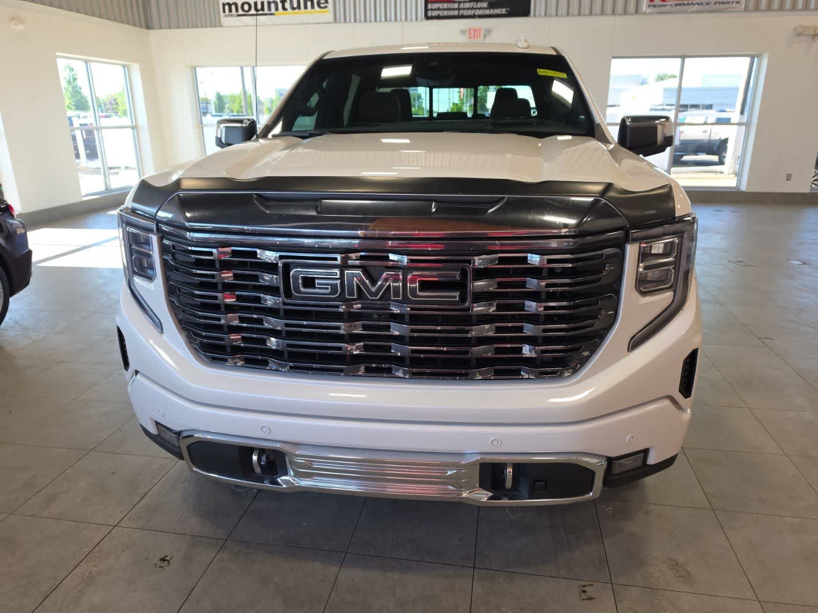 Used 2023 GMC Sierra 1500 Denali Ultimate AWD/4WD image 3