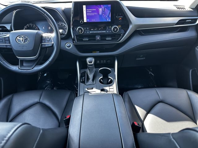 Used 2024 Toyota Highlander XLE AWD/4WD image 15