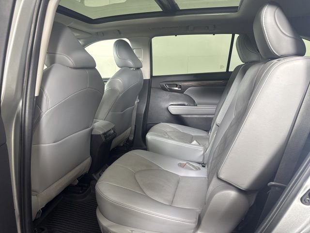 Used 2021 Toyota Highlander Platinum AWD/4WD image 13