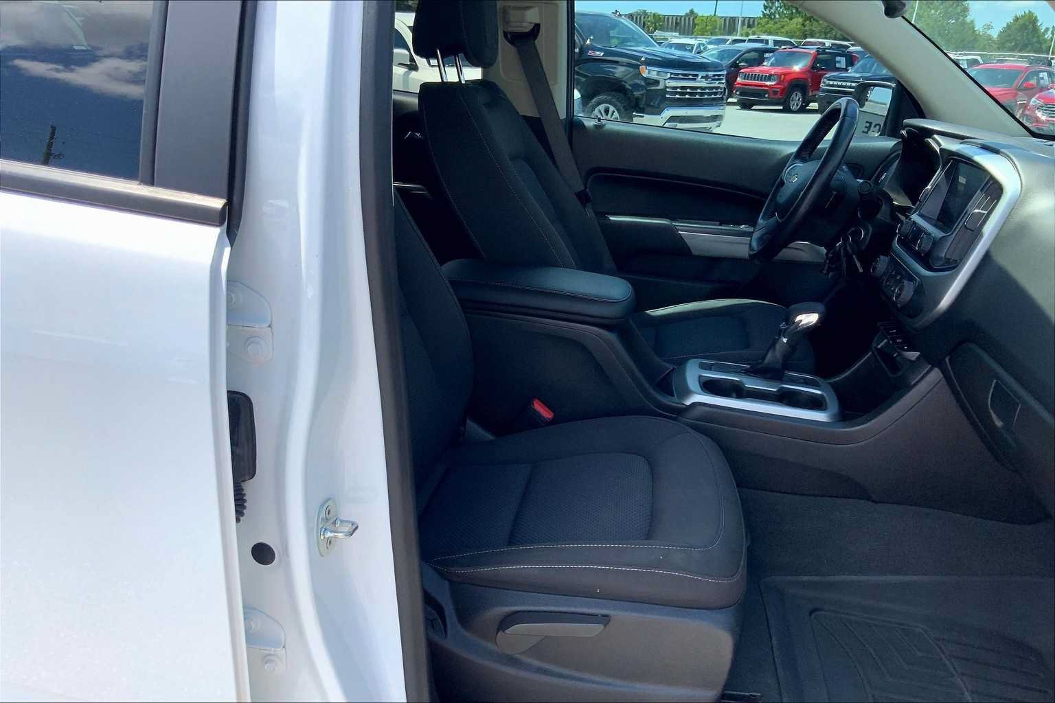 Used 2022 Chevrolet Colorado LT w/ LT Convenience Package AWD/4WD image 9