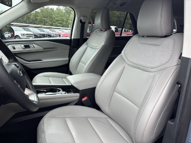 Certified 2025 Ford Explorer Active w/ Active Comfort Package AWD/4WD image 11