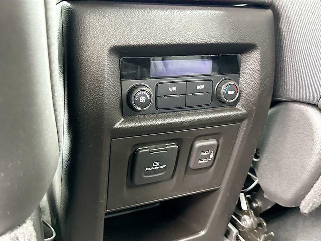 Used 2023 Chevrolet Traverse RS AWD/4WD image 33