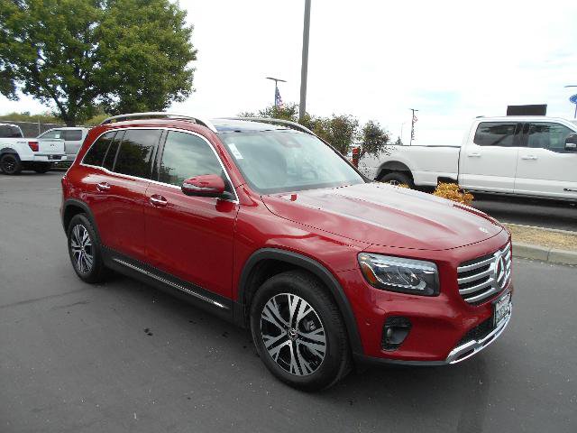 Used 2024 Mercedes-Benz GLB 250 4MATIC image 2