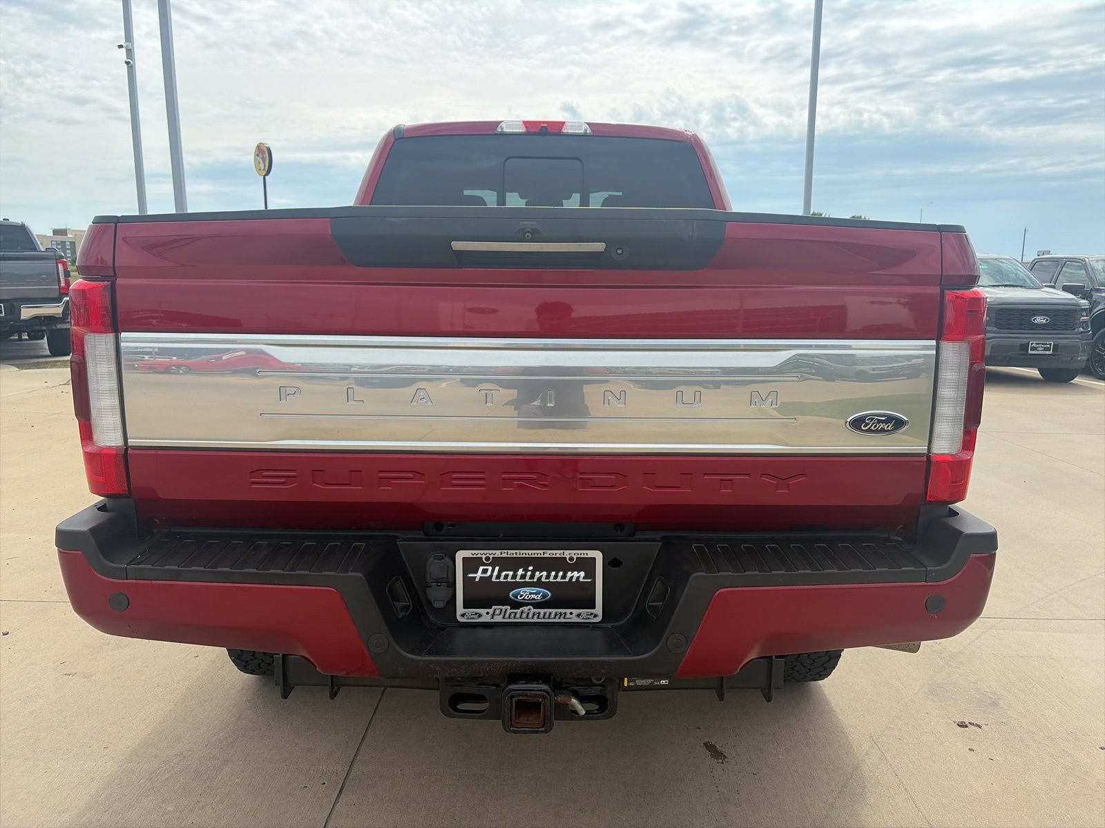 Certified 2019 Ford F250 Platinum w/ Platinum Ultimate Package AWD/4WD image 4