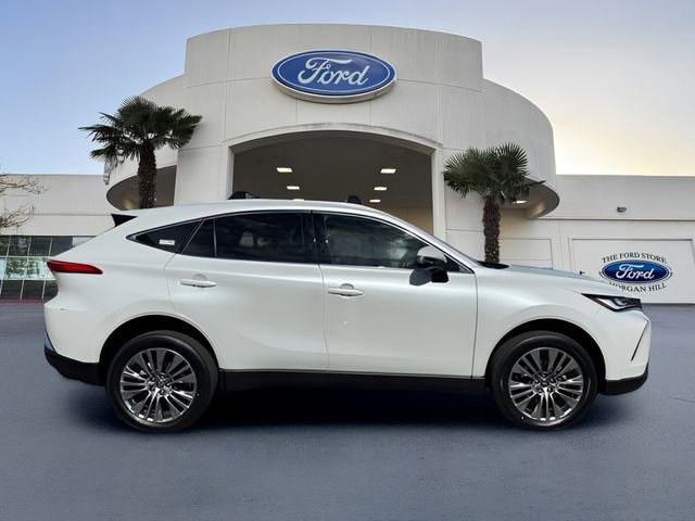 Used 2024 Toyota Venza XLE image 2