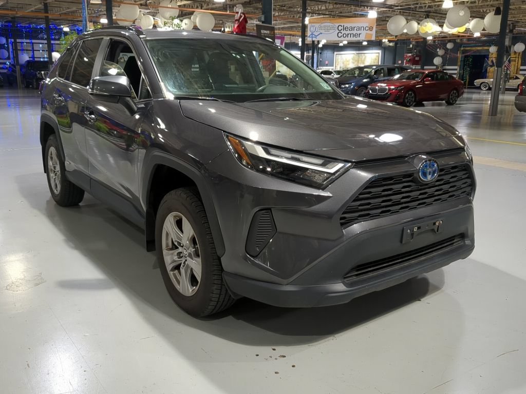 Used 2024 Toyota RAV4 LE AWD/4WD image 5