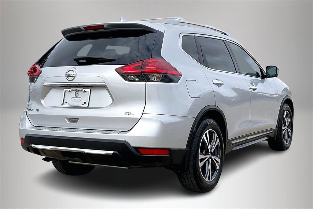 Used 2017 Nissan Rogue SL w/ SL Premium Package image 4