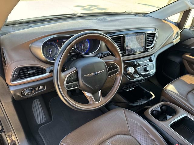 Used 2018 Chrysler Pacifica Limited image 19