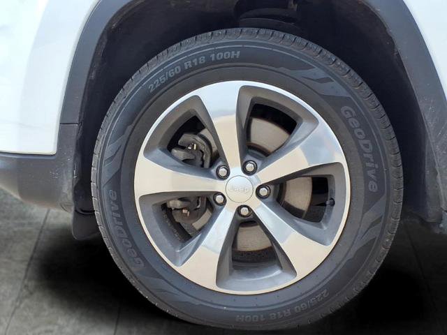 Used 2020 Jeep Cherokee Limited AWD/4WD image 10
