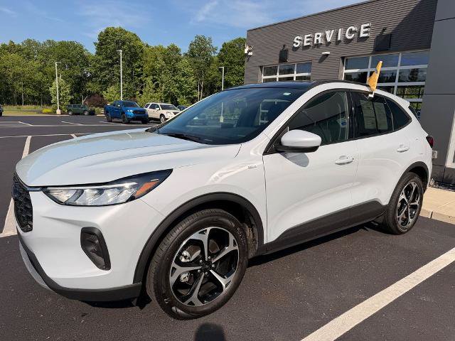 Certified 2025 Ford Escape ST-Line Select w/ Class II Trailer Tow Package AWD/4WD image 4