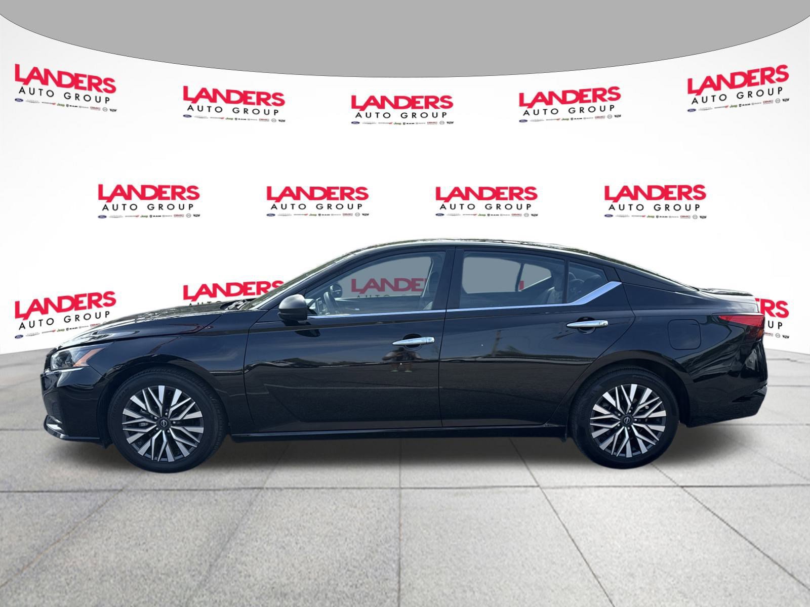 Used 2024 Nissan Altima 2.5 SV image 2