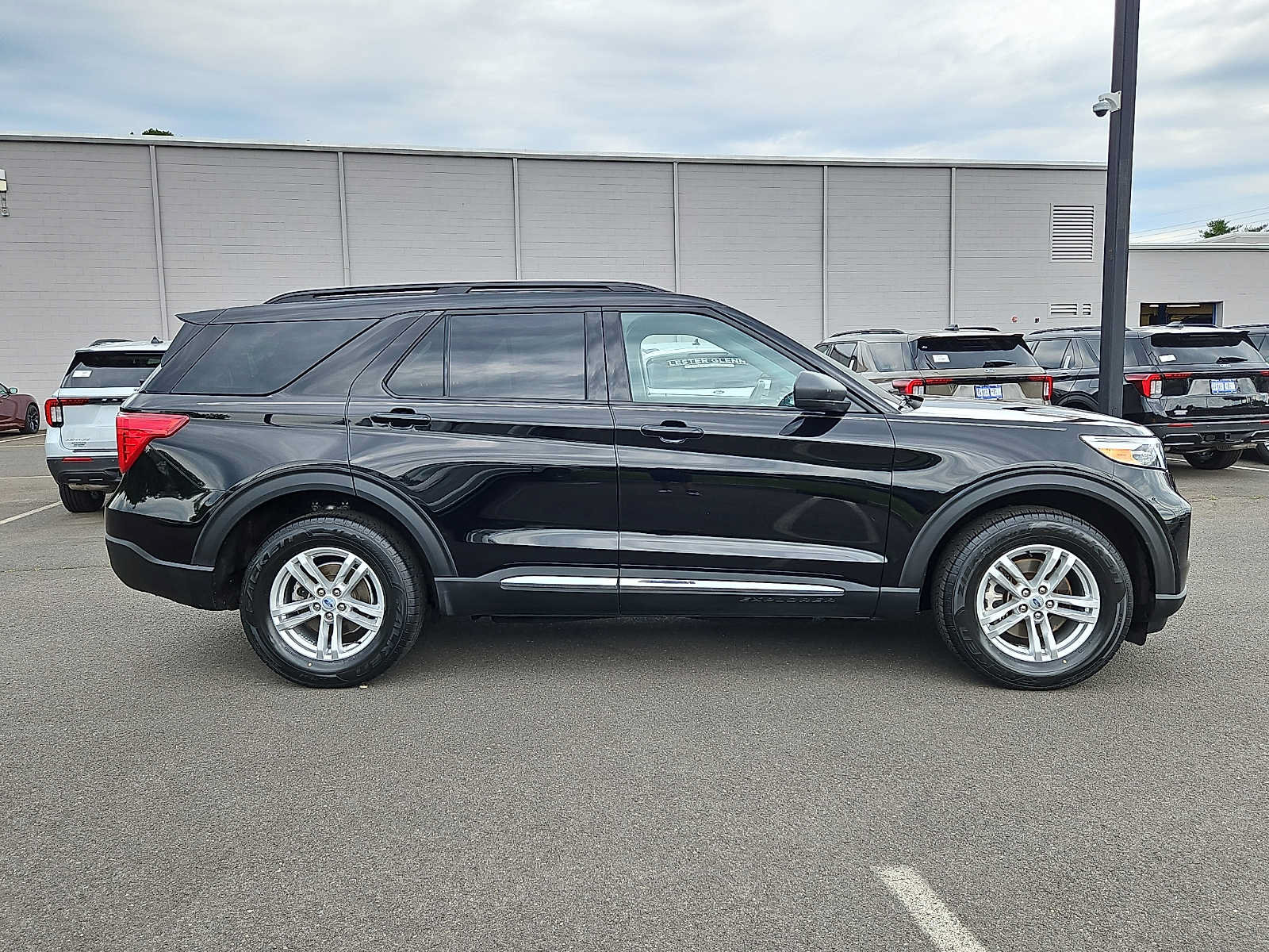 Certified 2023 Ford Explorer XLT w/ Equipment Group 202A AWD/4WD image 8