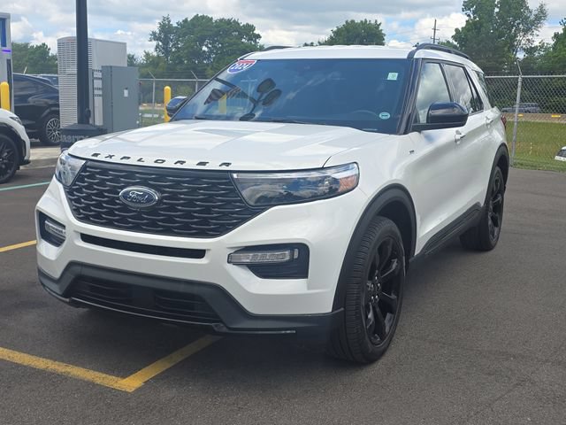 Certified 2024 Ford Explorer ST-Line w/ Class IV Trailer Tow Package AWD/4WD image 2