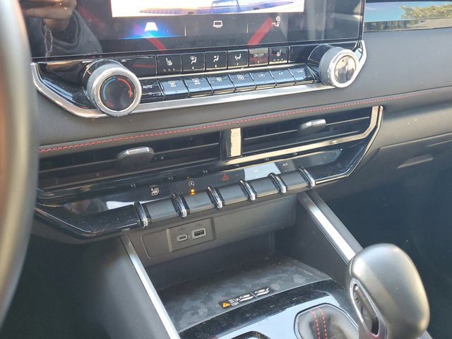 Used 2024 Chevrolet Colorado Z71 w/ Z71 Convenience Package 2 image 25