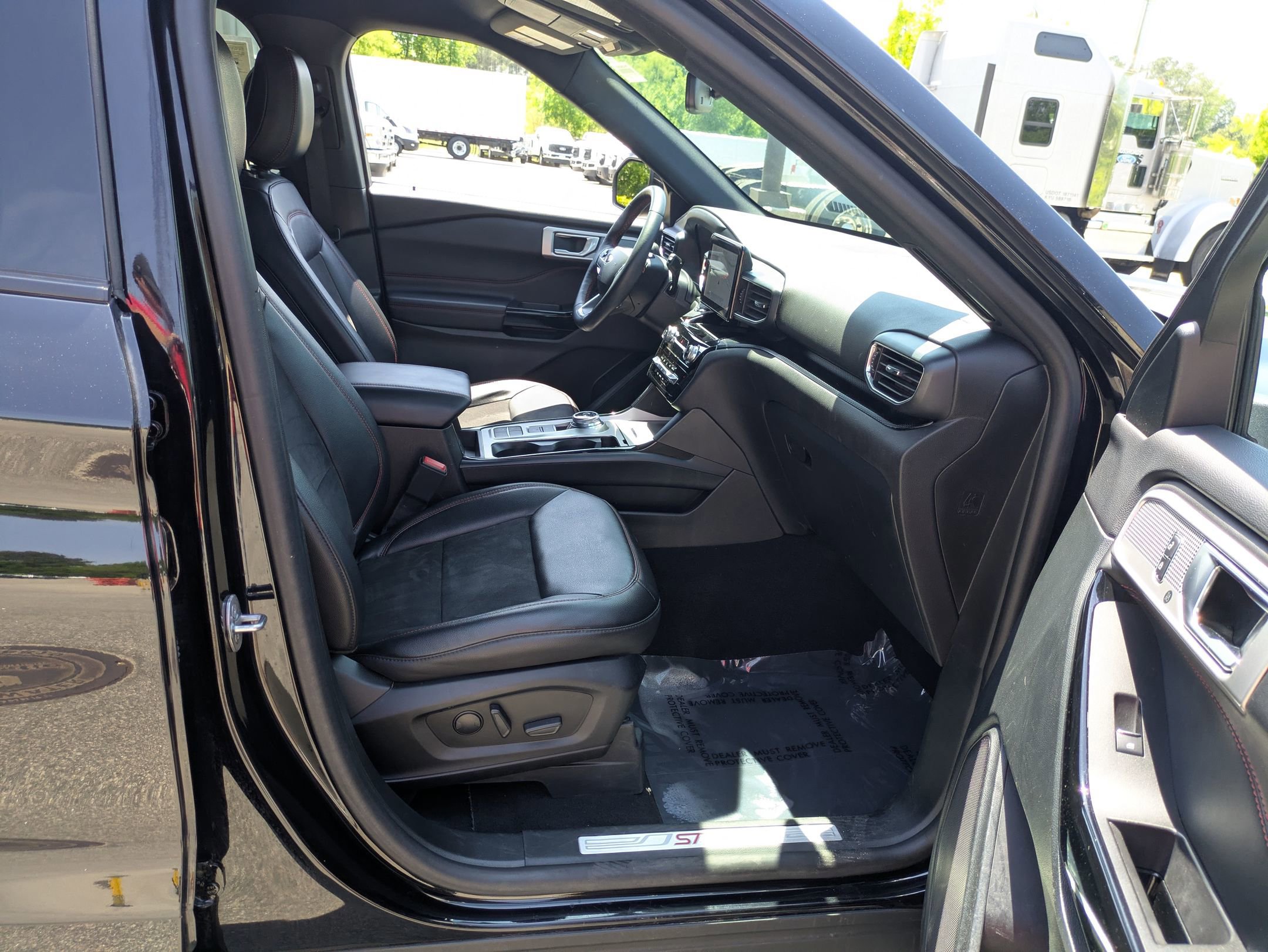 Certified 2024 Ford Explorer ST-Line w/ Class IV Trailer Tow Package RWD image 37