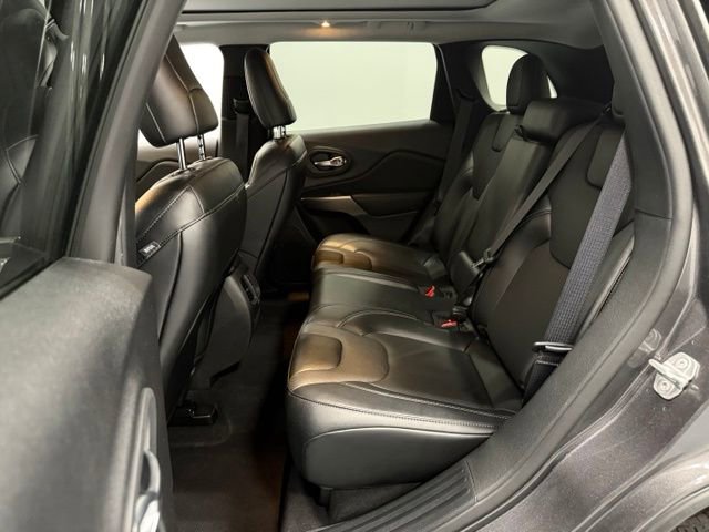 Used 2022 Jeep Cherokee Latitude Lux w/ Sun & Sound Group AWD/4WD image 35