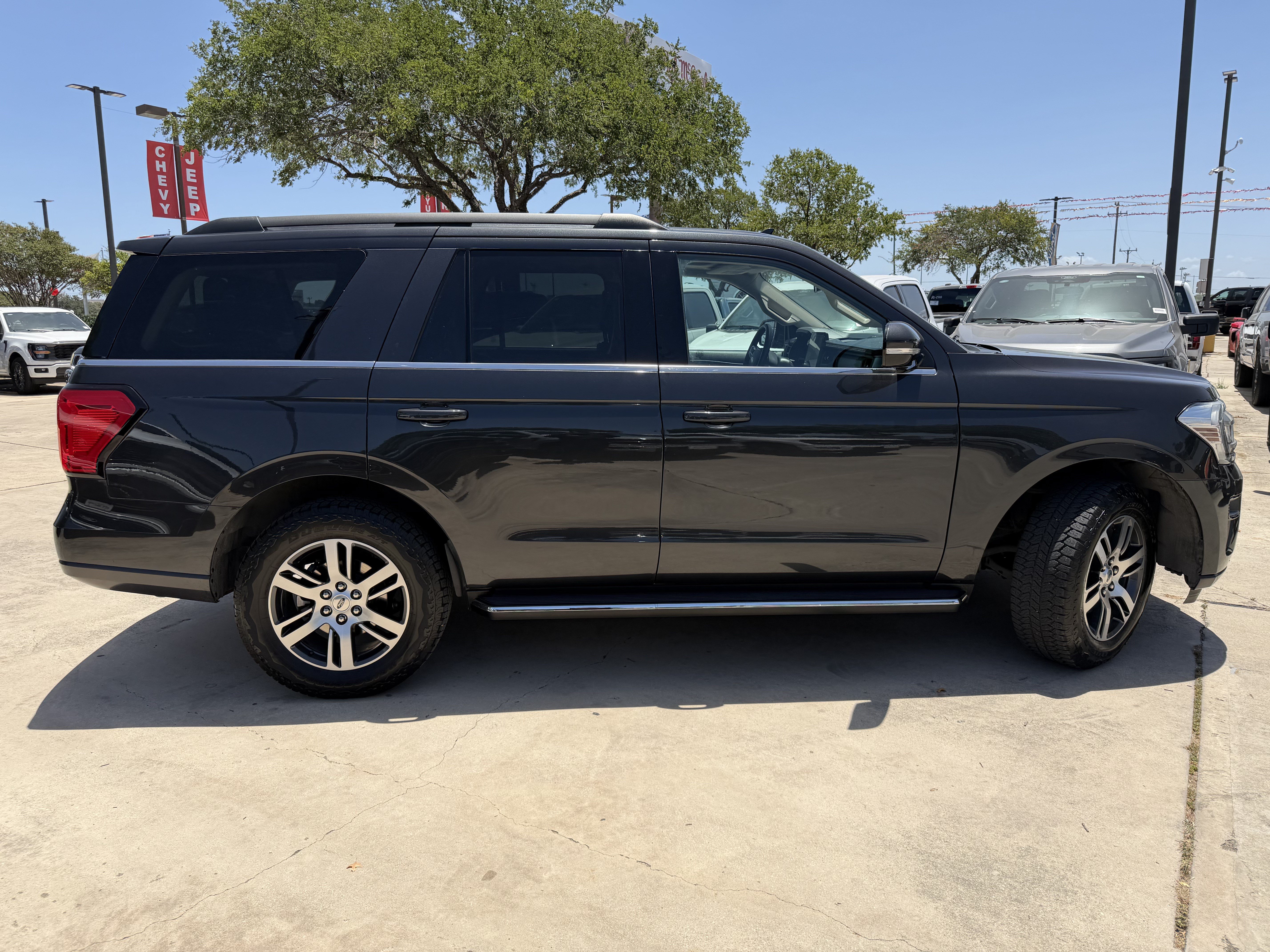 Certified 2023 Ford Expedition XLT RWD image 4