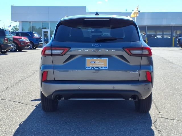 Certified 2023 Ford Escape ST-Line Select w/ Tech Pack #2 AWD/4WD image 5