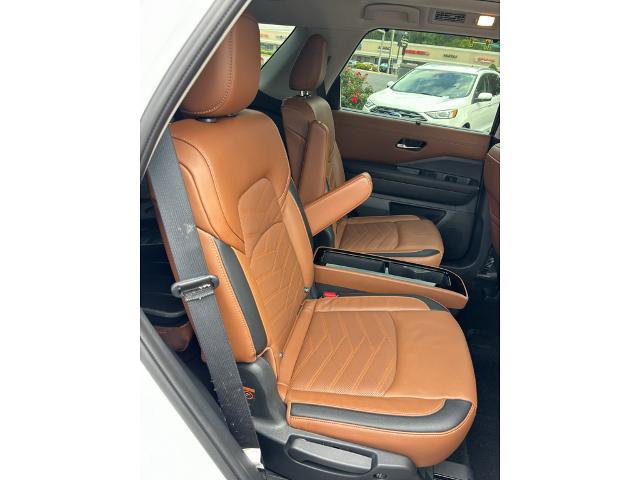 Used 2024 Nissan Pathfinder Platinum FWD image 8