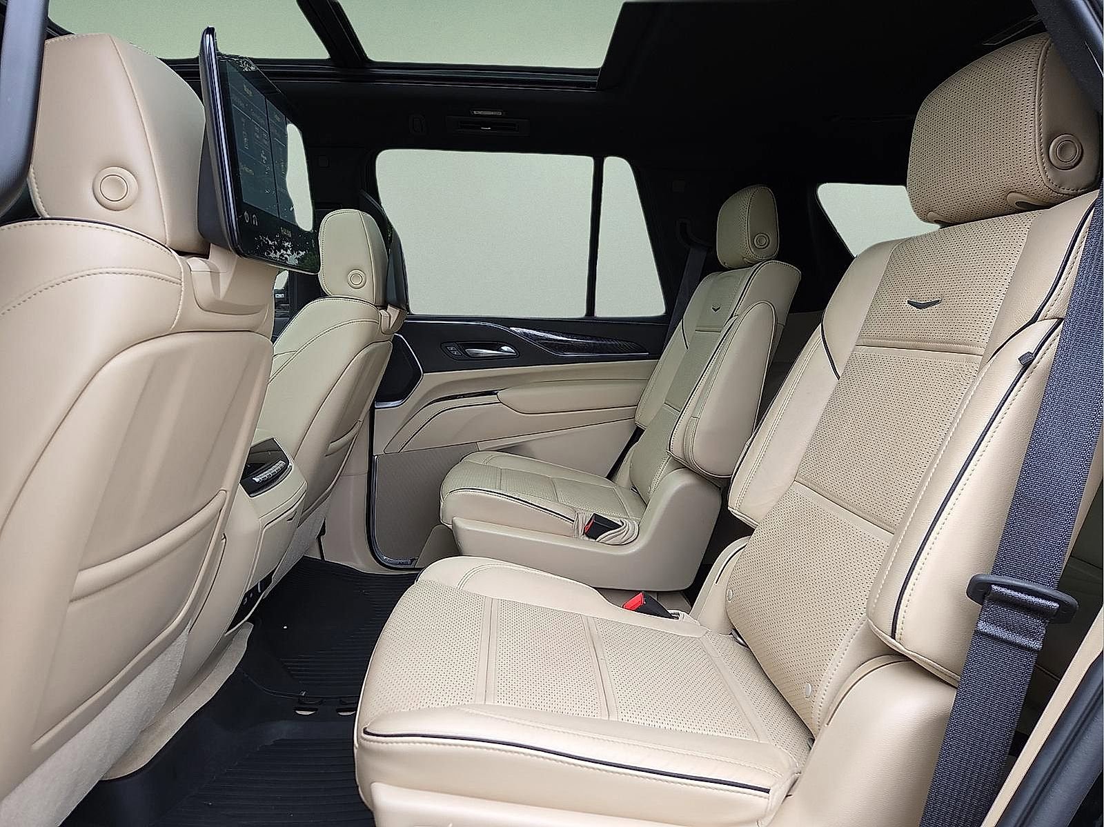 Used 2021 Cadillac Escalade Premium Luxury w/ Driver Assist Tech Package AWD/4WD image 11