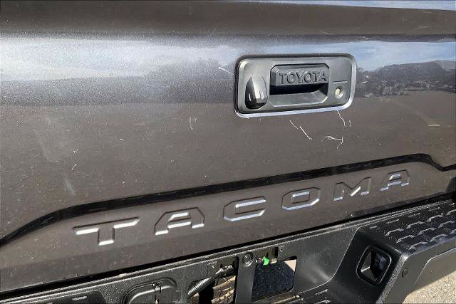 Used 2017 Toyota Tacoma TRD Sport w/ Premium & Technology Package AWD/4WD image 33